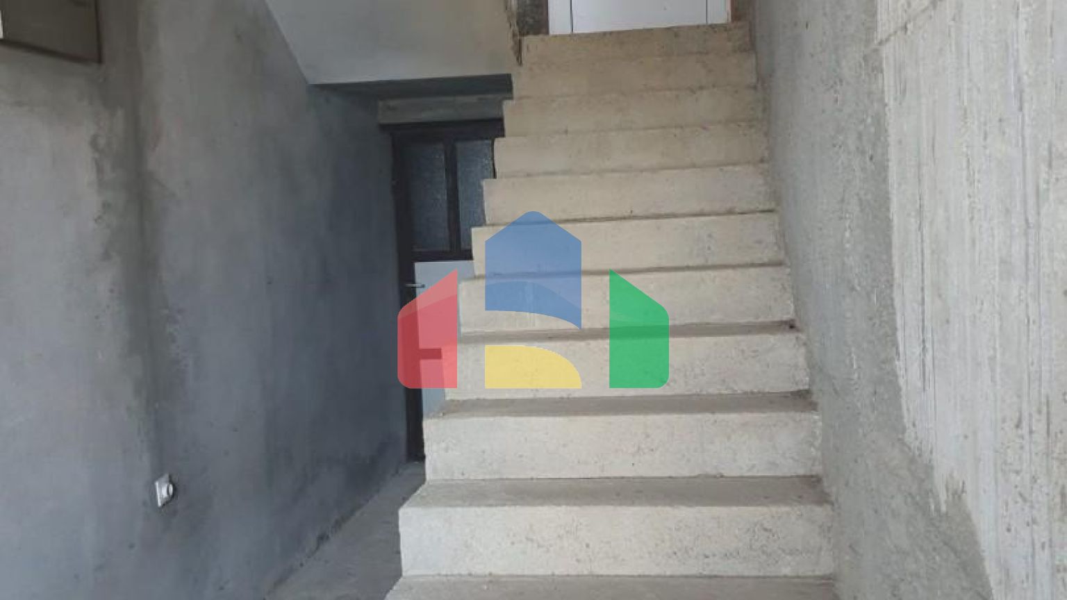 Трёхэтажный дом  в Баре