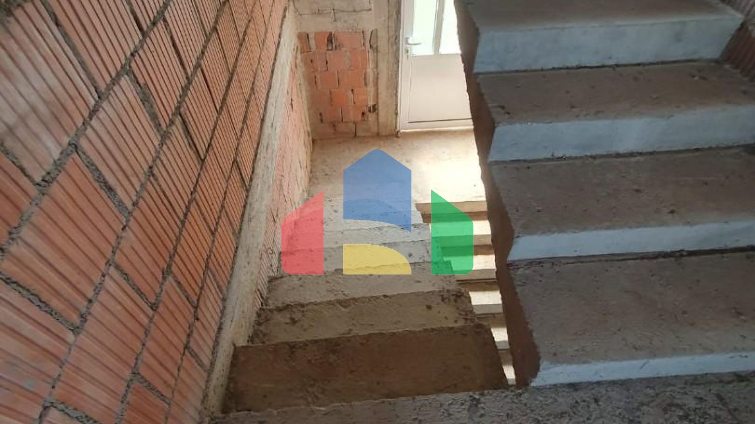 Трёхэтажный дом  в Баре