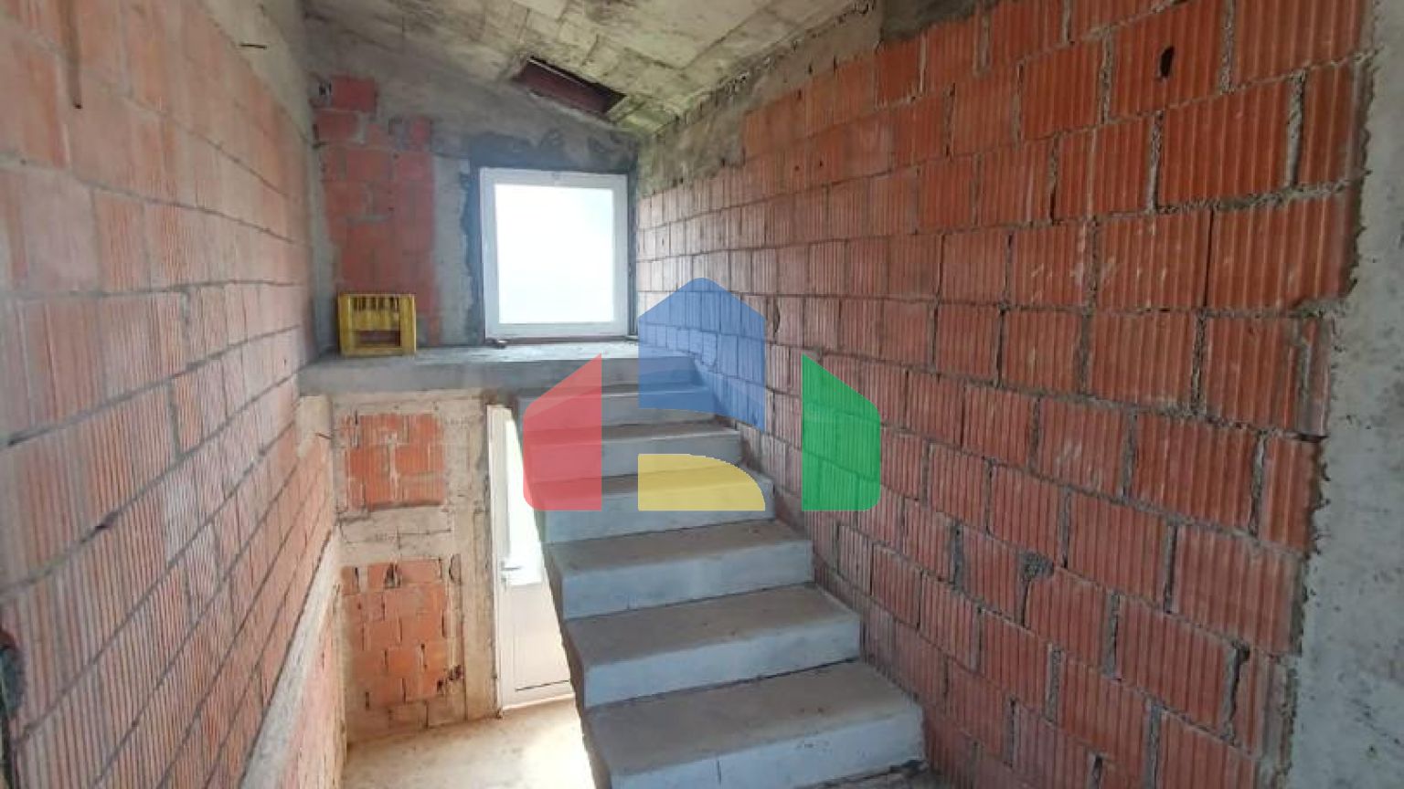 Трёхэтажный дом  в Баре