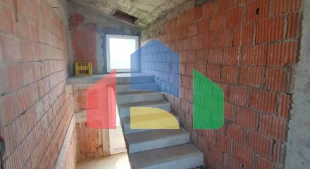 Трёхэтажный дом  в Баре