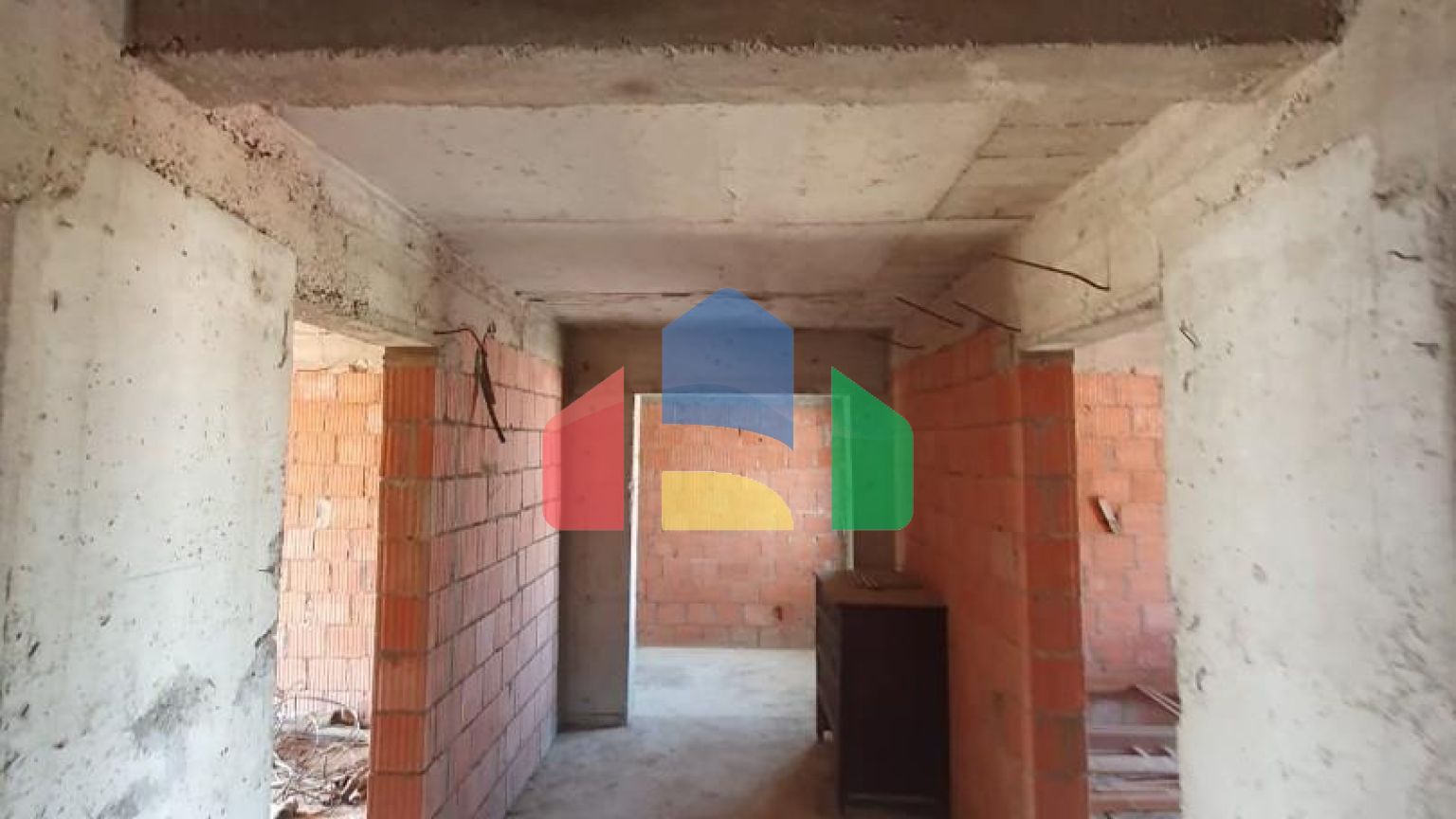 Трёхэтажный дом  в Баре