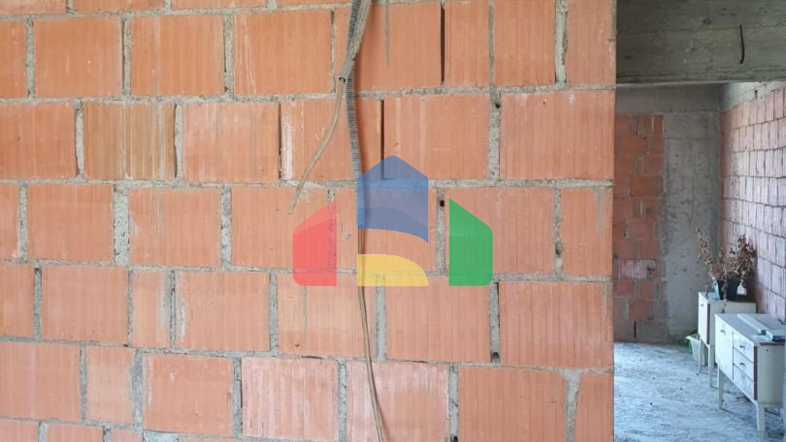 Трёхэтажный дом  в Баре