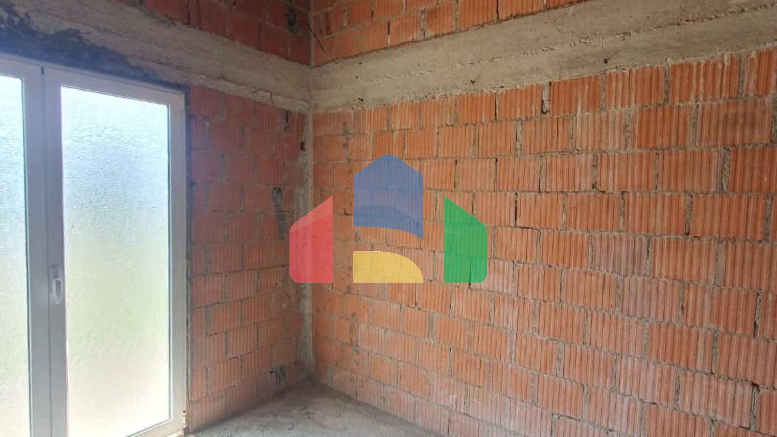 Трёхэтажный дом  в Баре