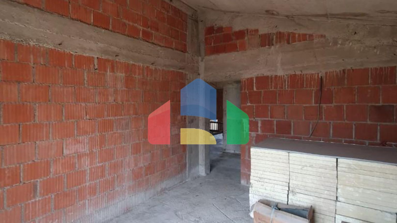 Трёхэтажный дом  в Баре