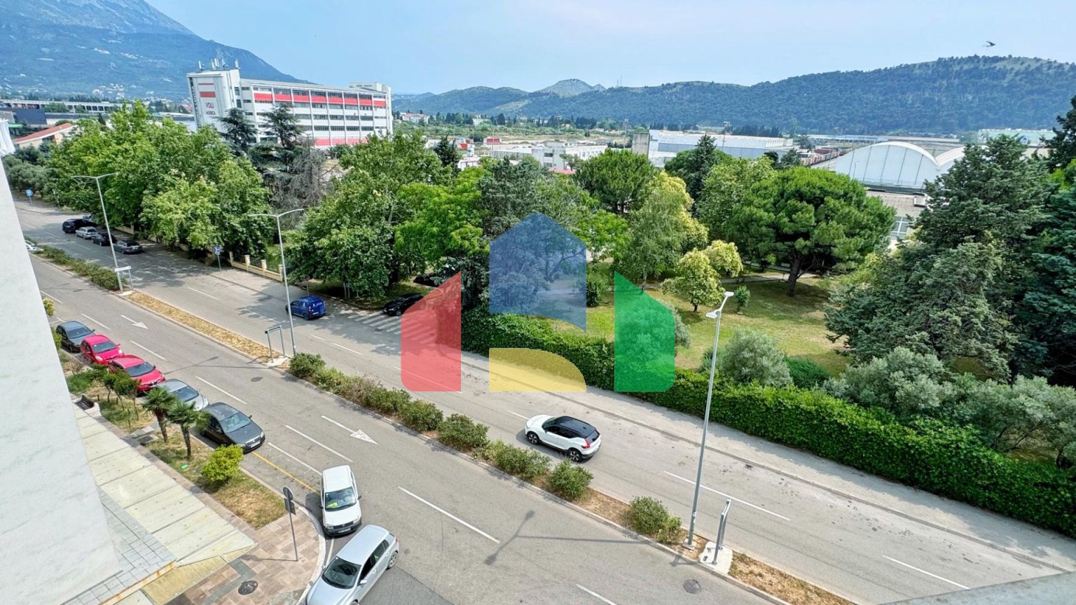 Продаётся квартира в Баре на первой линии моря