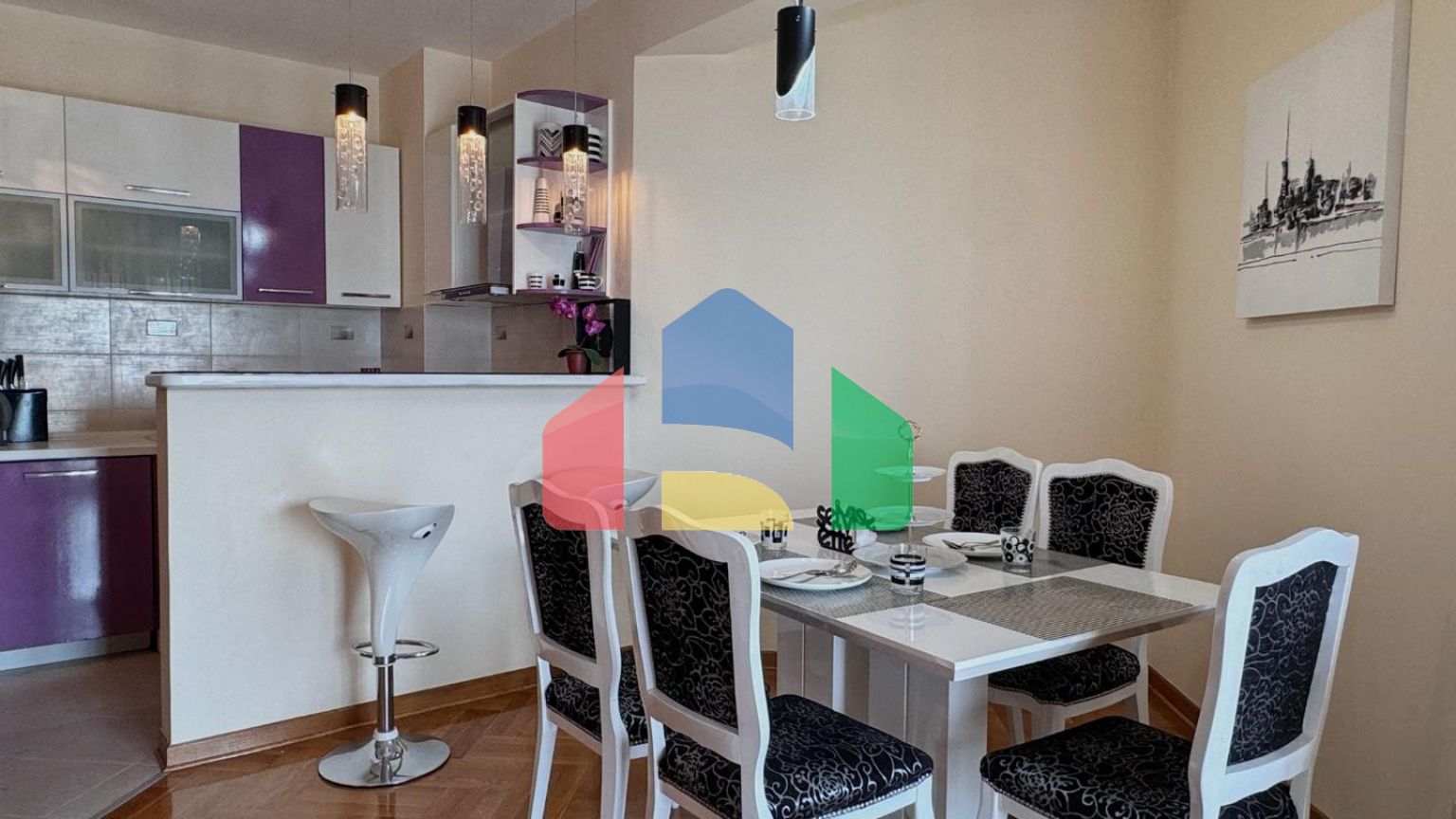 Продаётся квартира в Баре на первой линии моря