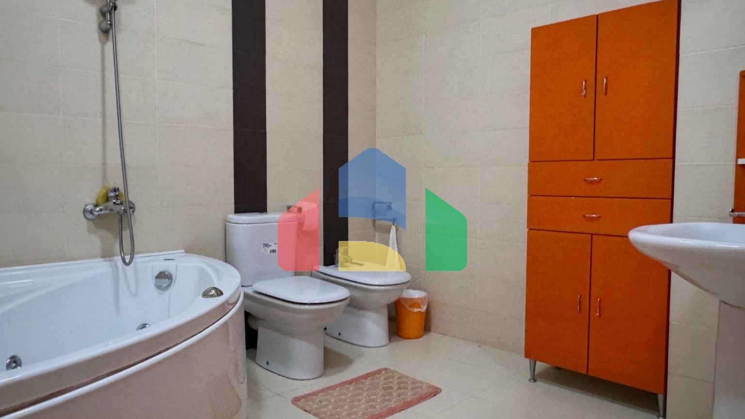 Продаётся квартира в Баре на первой линии моря