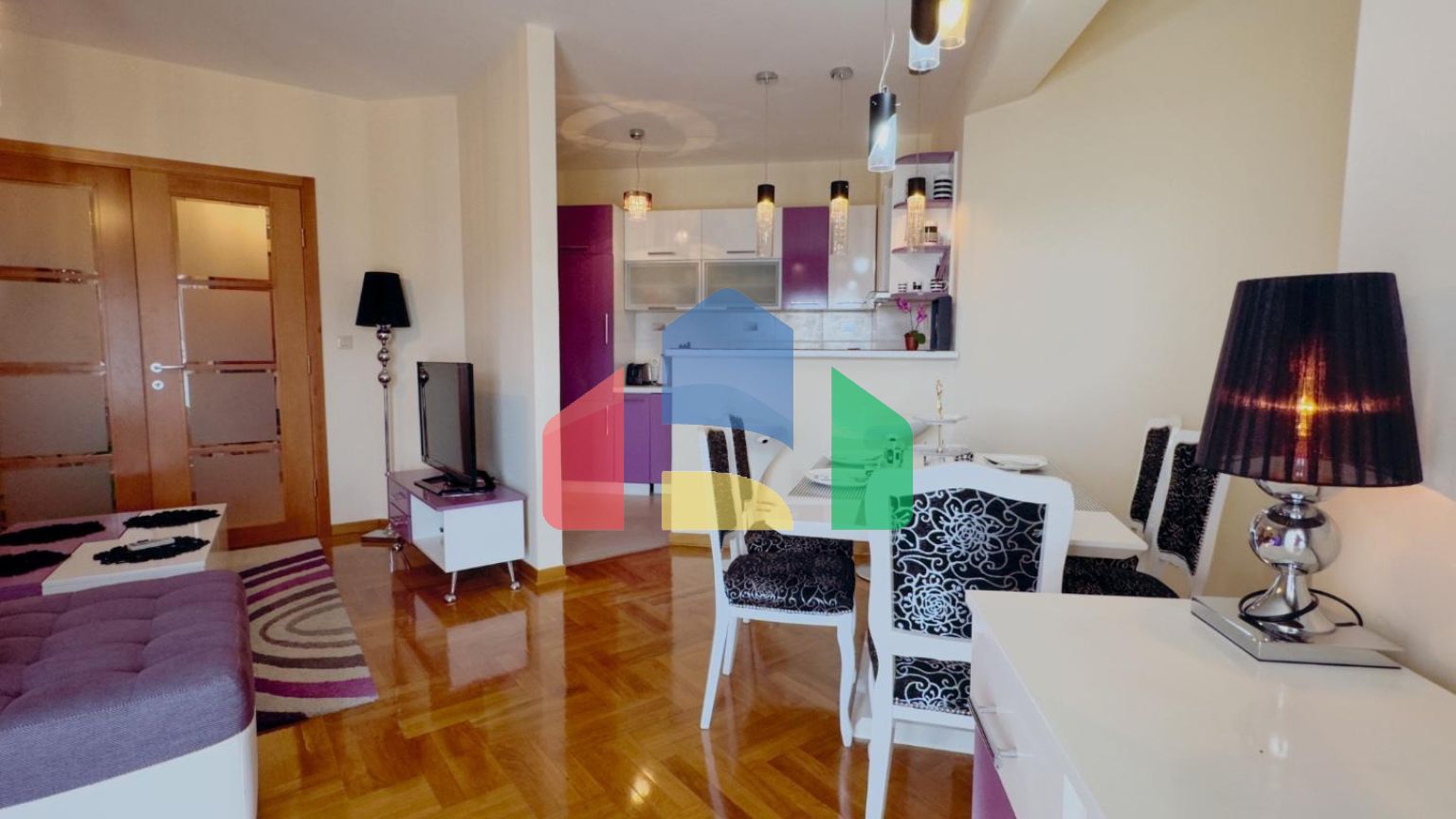 Продаётся квартира в Баре на первой линии моря