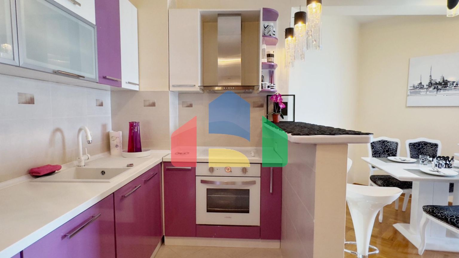 Продаётся квартира в Баре на первой линии моря