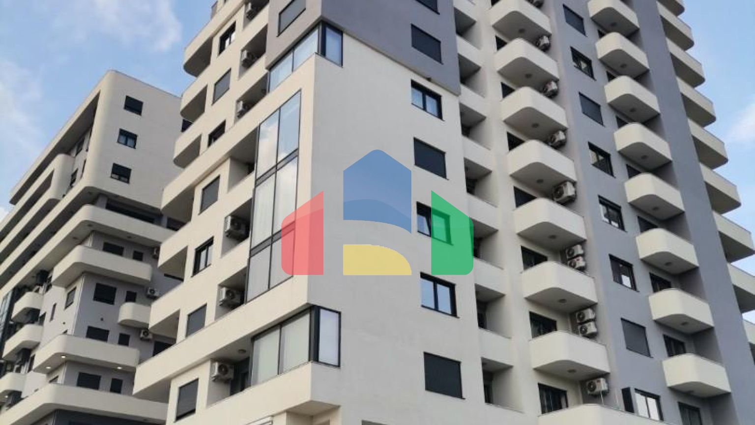 Квартира в новом современном доме в центре города Бар