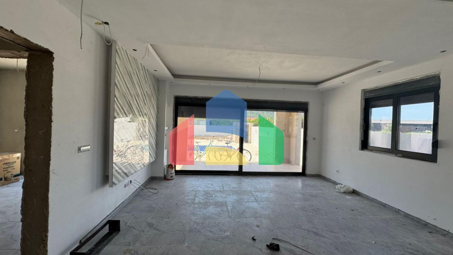 Новая вилла с бассейном в Баре