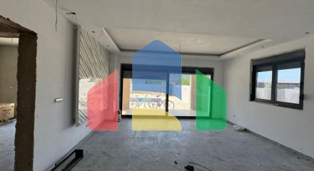 Новая вилла с бассейном в Баре