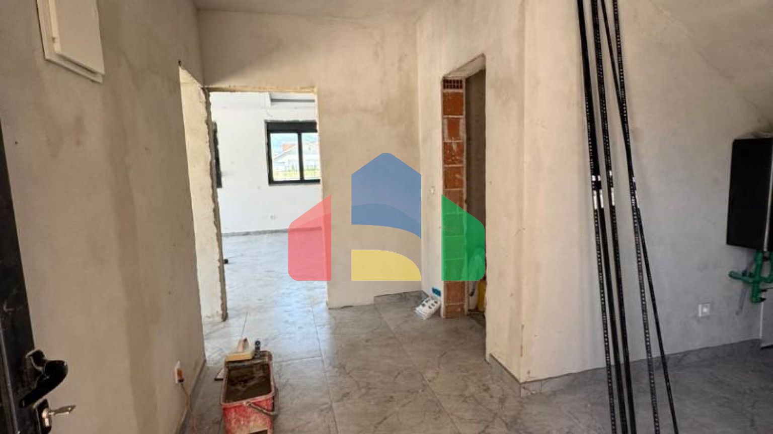 Новая вилла с бассейном в Баре