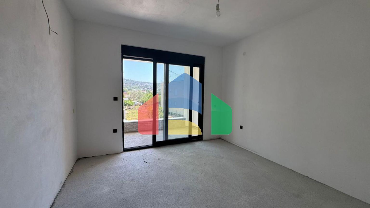 Новая вилла в Баре с бассейном и гаражом