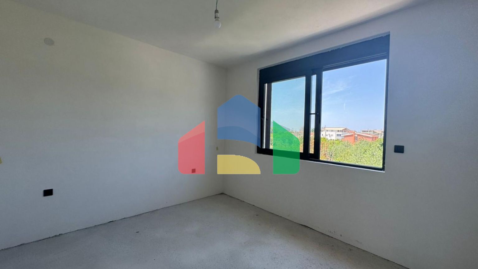 Новая вилла в Баре с бассейном и гаражом