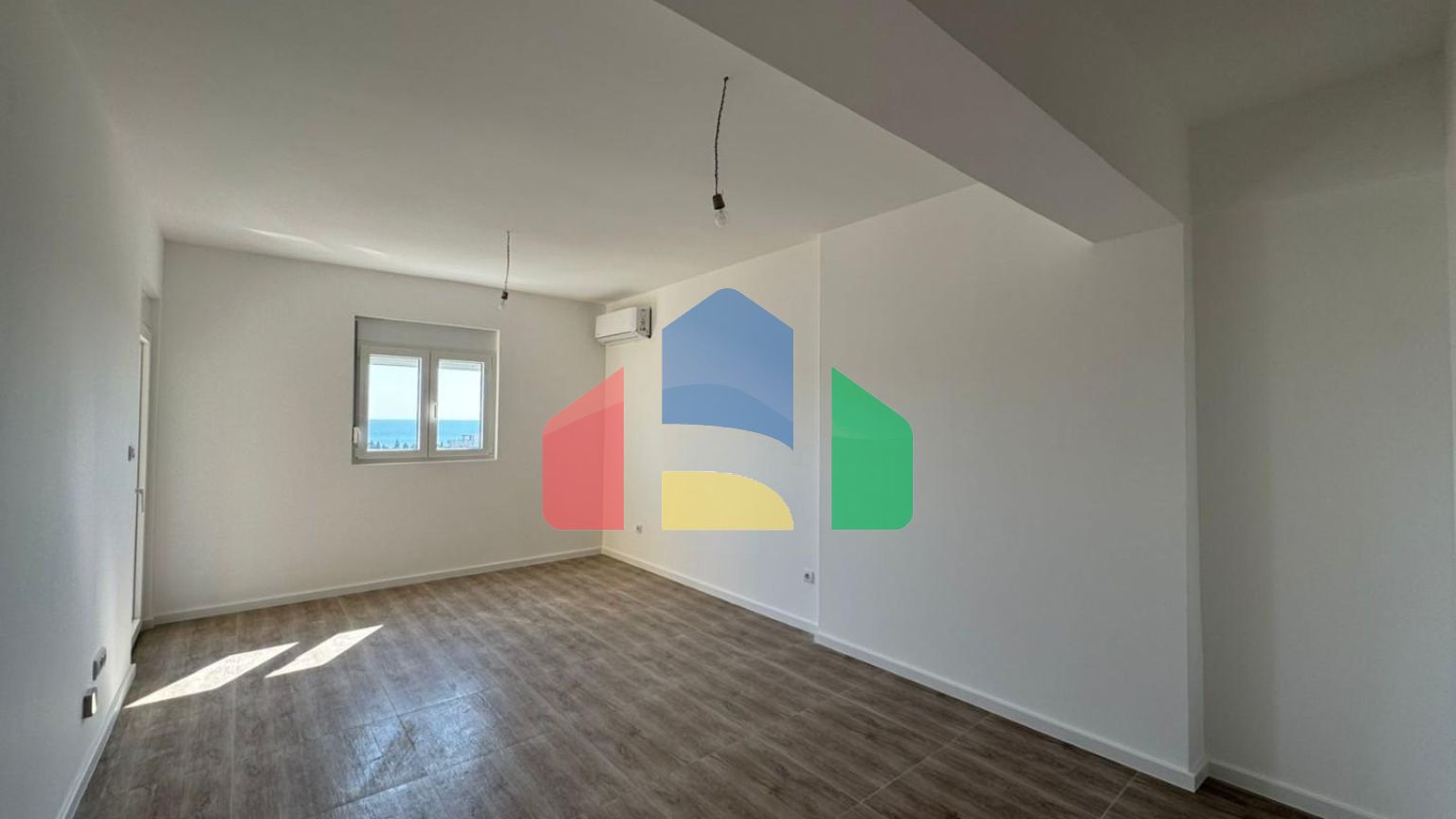 Продаётся квартира с панорамным видом на море город Бар