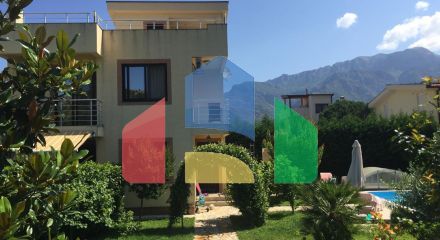 Продаётся трёхэтажный дом с бассейном  Бар, район Полье
