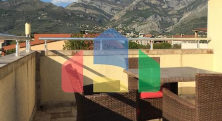 Продаётся трёхэтажный дом с бассейном  Бар, район Полье