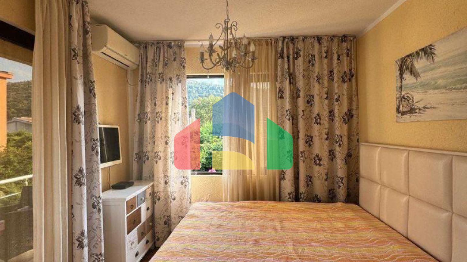 Продаётся трёхэтажный дом с бассейном  Бар, район Полье