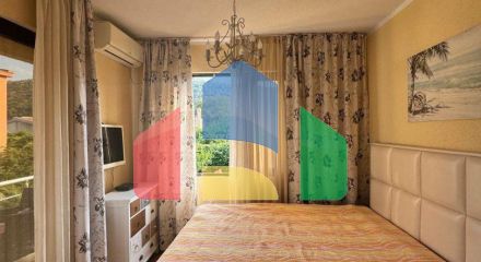 Продаётся трёхэтажный дом с бассейном  Бар, район Полье