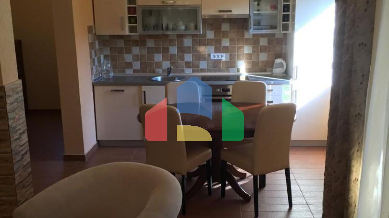 Продаётся трёхэтажный дом с бассейном  Бар, район Полье