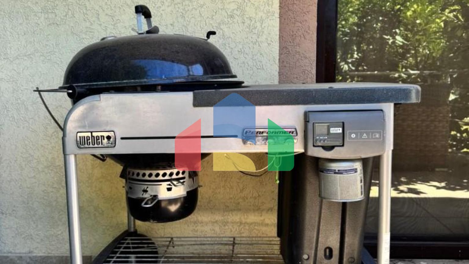 Продаётся трёхэтажный дом с бассейном  Бар, район Полье