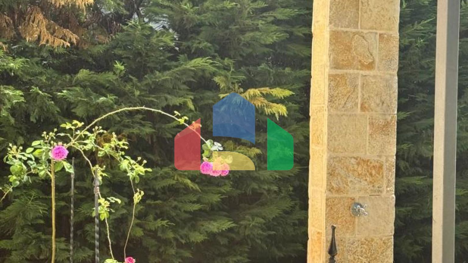 Продаётся трёхэтажный дом с бассейном  Бар, район Полье