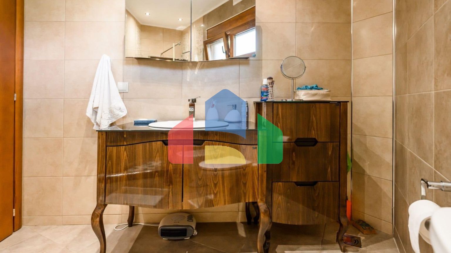 Мини отель с бассейном и видом на море в Баре