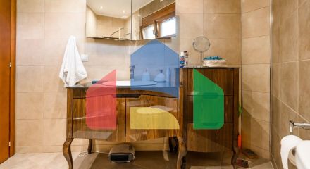 Мини отель с бассейном и видом на море в Баре