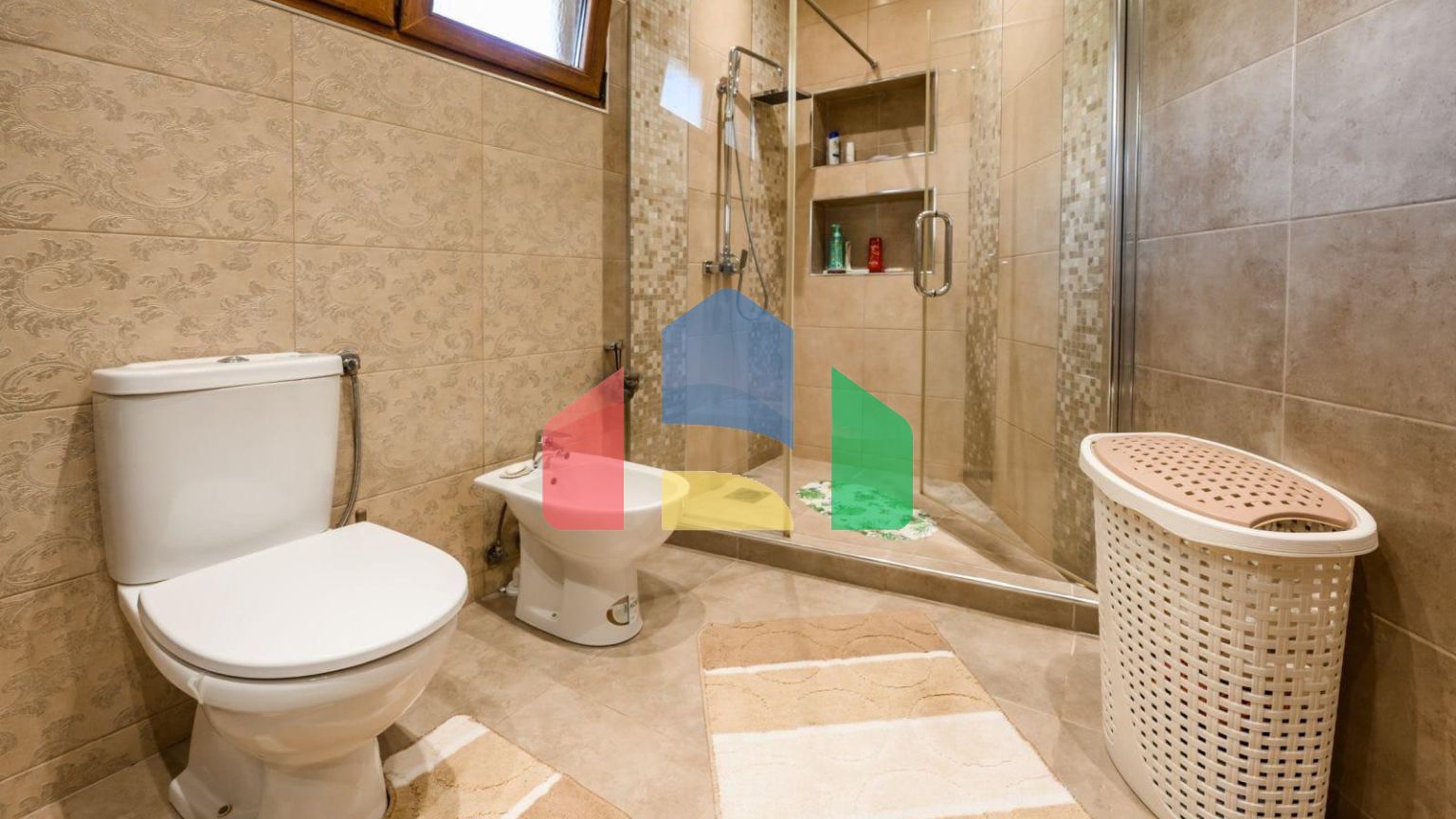 Мини отель с бассейном и видом на море в Баре