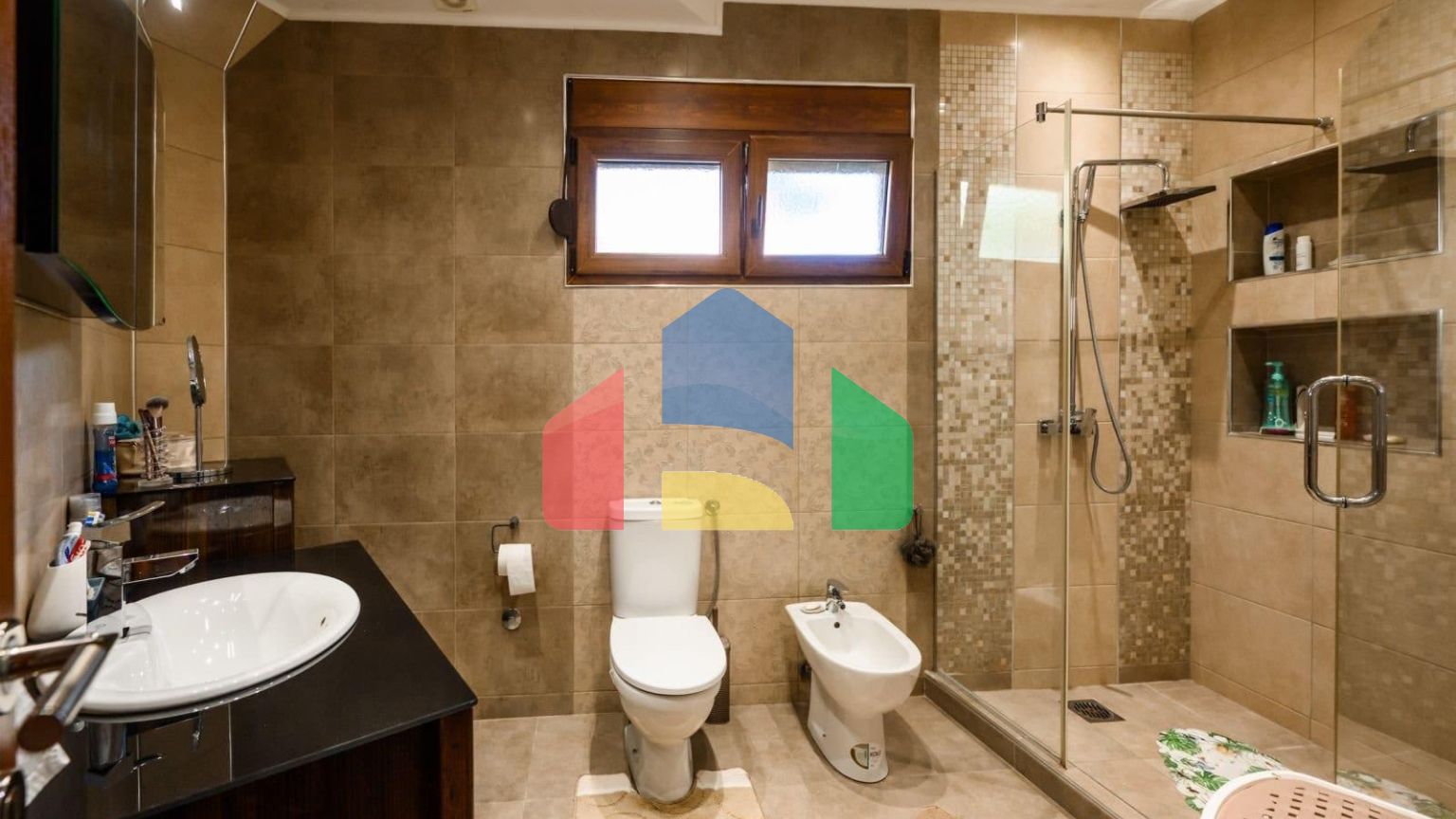 Мини отель с бассейном и видом на море в Баре