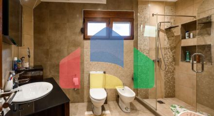 Мини отель с бассейном и видом на море в Баре