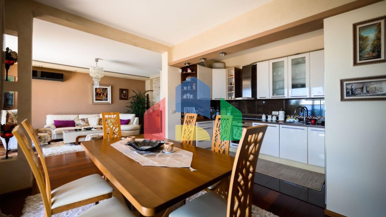 Мини отель с бассейном и видом на море в Баре