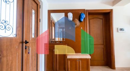 Мини отель с бассейном и видом на море в Баре