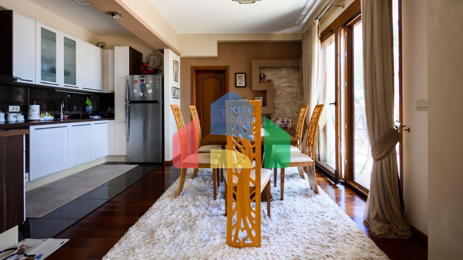 Мини отель с бассейном и видом на море в Баре