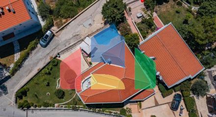 Мини отель с бассейном и видом на море в Баре