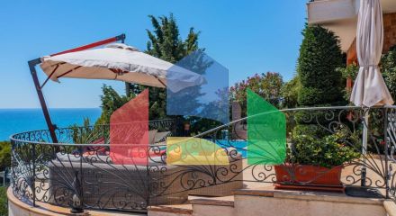 Мини отель с бассейном и видом на море в Баре