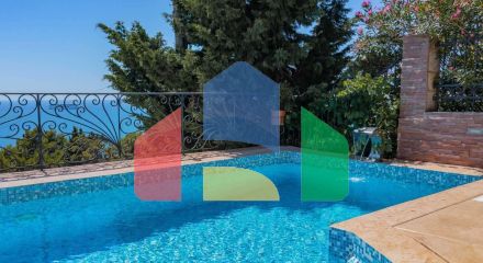 Мини отель с бассейном и видом на море в Баре