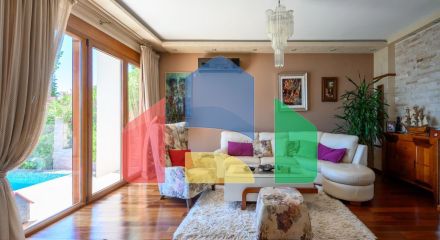 Мини отель с бассейном и видом на море в Баре