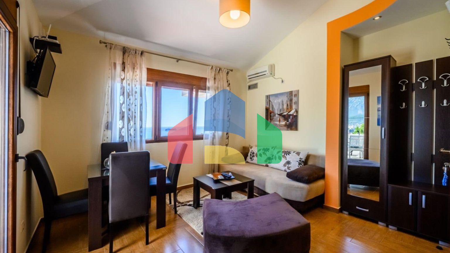 Мини отель с бассейном и видом на море в Баре