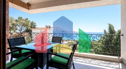 Мини отель с бассейном и видом на море в Баре