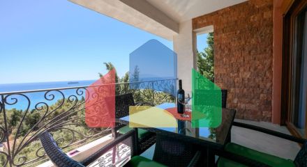 Мини отель с бассейном и видом на море в Баре