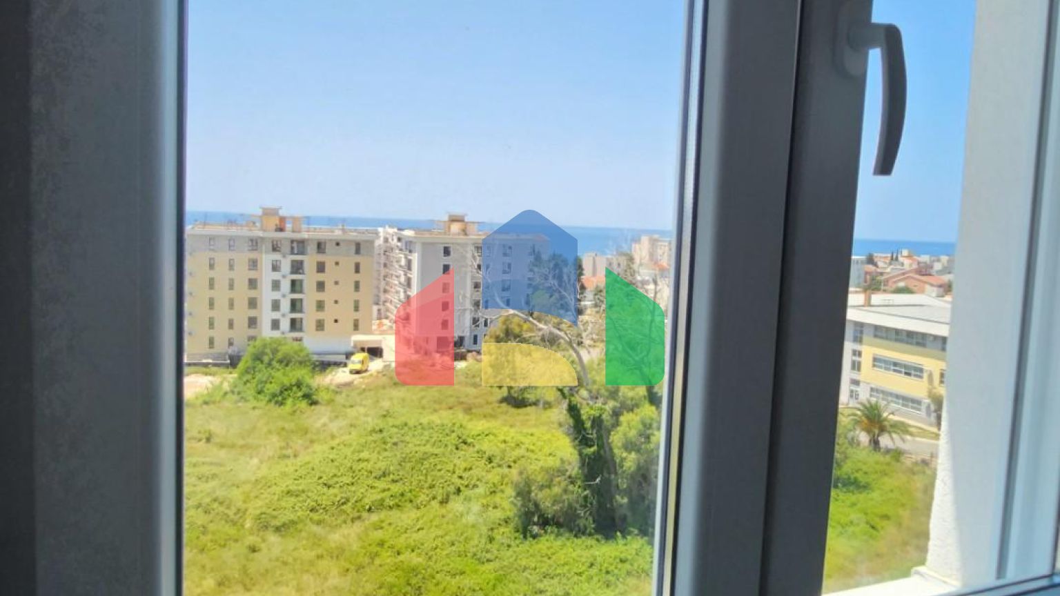 Студия в городе Бар с видом на море меблирована