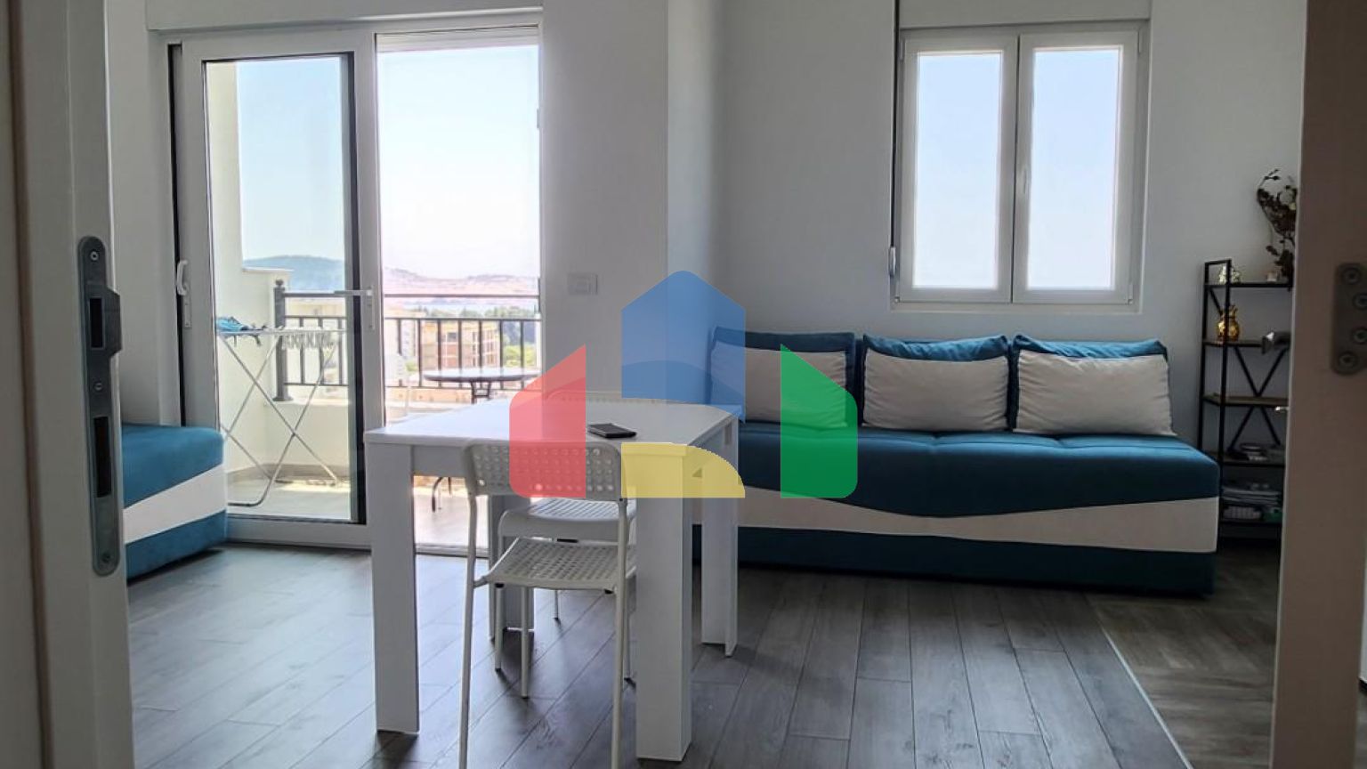 Студия в городе Бар с видом на море меблирована