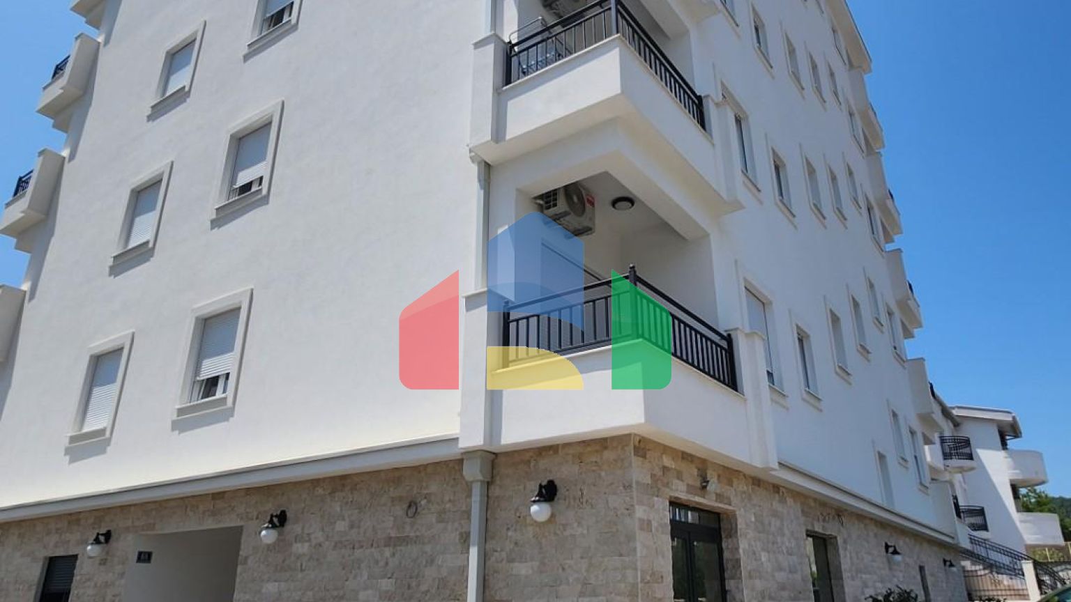 Студия в городе Бар с видом на море меблирована