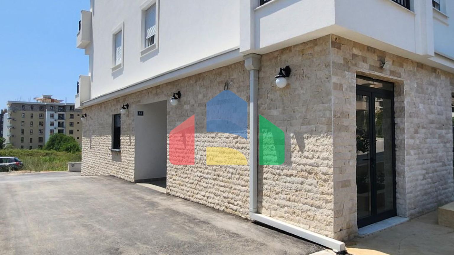 Студия в городе Бар с видом на море меблирована