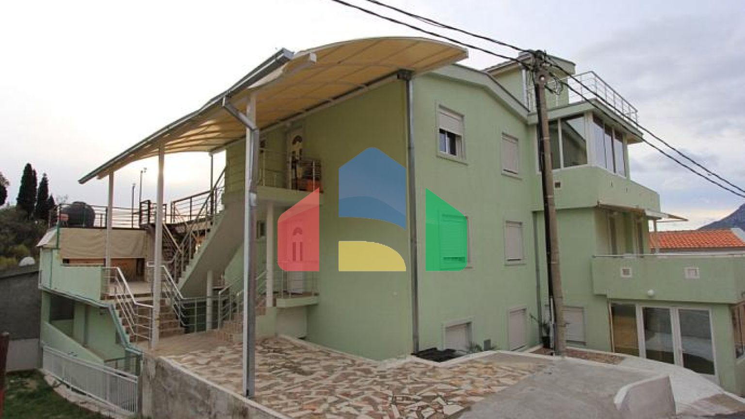 Отель в Сутоморе