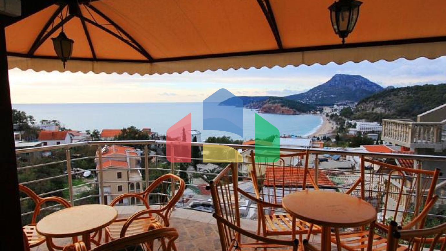 Отель в Сутоморе