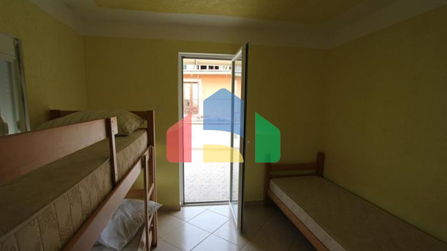 Отель в Сутоморе