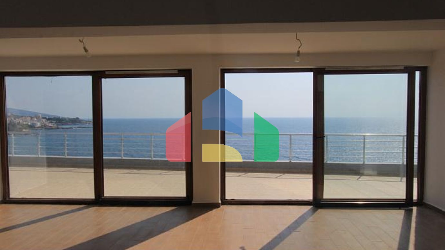 Квартиры в комплексе с бассейном и видом на море в Добра Вода